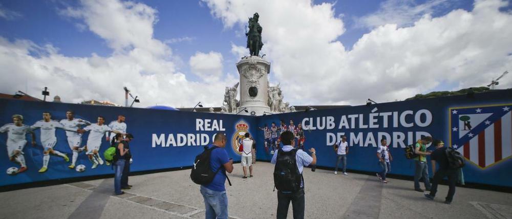Blaupause: Die Uefa hat Lissabon vor dem Champions-League-Endspiel in ihre Farben gehüllt. Die Touristen stört es anscheinend nicht, die Rot liebenden Benfica-Fans schon. Nur für die Himmelsfarben kann die Uefa nichts.