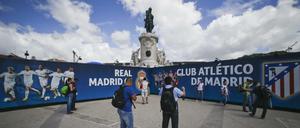 Blaupause: Die Uefa hat Lissabon vor dem Champions-League-Endspiel in ihre Farben gehüllt. Die Touristen stört es anscheinend nicht, die Rot liebenden Benfica-Fans schon. Nur für die Himmelsfarben kann die Uefa nichts.