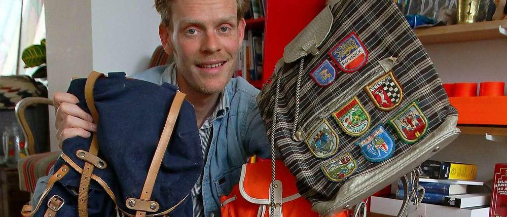 Jon Sanders hat mehrere hundert Rucksäcke gesammelt.