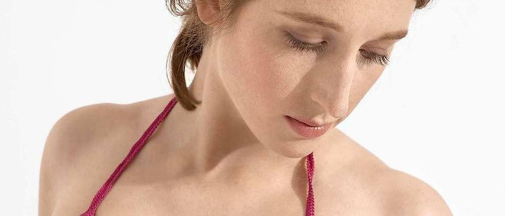 Wasserfest. Bikini werden von alten Damen in Berlin gehäkelt.