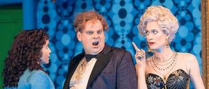 Trio Infernal. Tara Erraught, Lars Woldt und Kate Royal (v.l.) in Richard Jones’ Inszenierung von „Rosenkavalier“.
