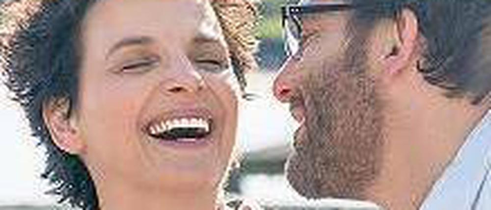 Sie ist eigentlich Malerin, er rastet gern mal aus. Juliette Binoche als Kunstlehrerin, Clive Owen als Englischlehrer..