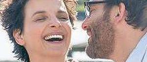 Sie ist eigentlich Malerin, er rastet gern mal aus. Juliette Binoche als Kunstlehrerin, Clive Owen als Englischlehrer.. 