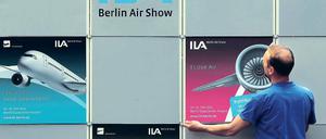 Verliebt in die Luft. Zur ILA 2014 präsentieren sich die Hersteller in Bestlaune. Treibende Kraft für die gute Konjunktur sind die Verkehrsflugzeuge mit den beiden großen Konkurrenten Airbus und Boeing.