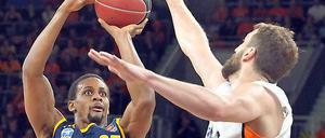 Konzentriert ans Werk. Albas Clifford Hammonds sammelte in Ulm fleißig Punkte.