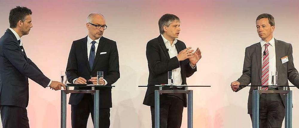 Diskutierten bei der Handelsblatt-Jahrestagung: Oliver Stock, Peter Simon, Sven Giegold und Bernd Lucke (von links).