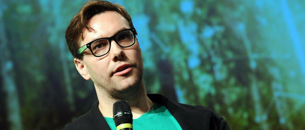 Will Nannen-Skulptur einschmelzen lassen. Jakob Appelbaum bei seiner Rede am Freitag im Theater in Mannheim.