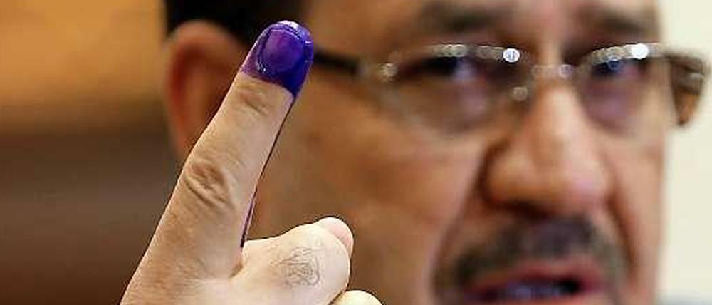 Maliki mit Markierung: Der Ministerpräsident präsentierte am 30. April seinen gefärbten Finger als Wahlbeweis