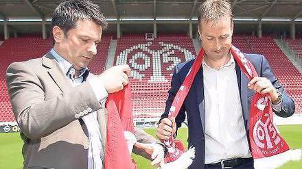 Gesucht und gefunden. Der Mainzer Manager Christian Heidel (l.) stellt den Mann vor, der auf Thomas Tuchel folgt. 