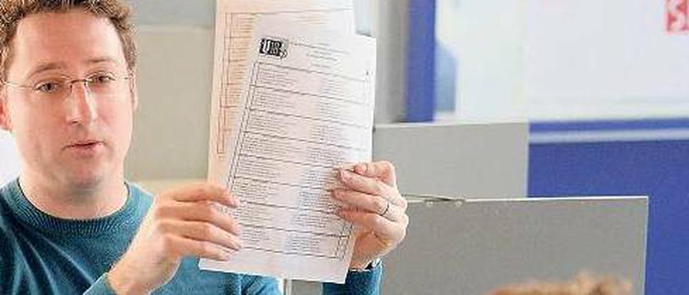 Lehrer im Politikunterricht