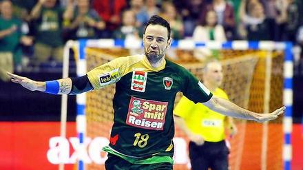 Iker Romero bleibt beim Handball-Bundesligisten in Berlin. 