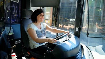 Frau bremst besser. Auf dem Betriebshof Müllerstraße werden die Nachwuchskräfte für den Straßenverkehr geschult.