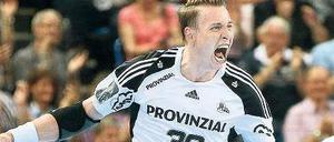 Wie steht’s in Gummersbach? Kiels Kapitän Filip Jicha trieb seine Mitspieler immer wieder an.