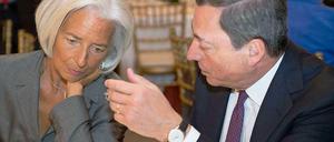 Spitzentreffen. Christine Lagarde, Direktorin des Internationalen Währungsfonds (IWF), und EZB-Präsident Mario Draghi am Rende der Konferenz im portugiesischen Sintra.