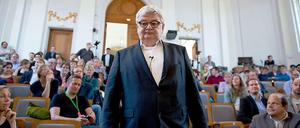 Auftritt Fischer. Der Ex-Außenminister kommt zur Podiumsdiskussion der Grünen unter dem Titel "Friedensmacht Europa - Herausforderung Ukraine".