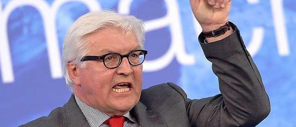 Europa auch gegen Pöbler verteidigen: Steinmeier beim SPD-Wahlkampf auf dem Alexanderplatz