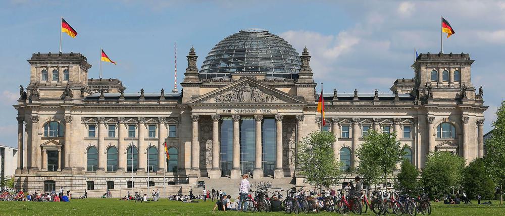 An ihrem Arbeitsplatz: Hier treffen Wirtschaftsjunioren auf Bundestagsabgeordnete beim „Know-how-Transfer“.