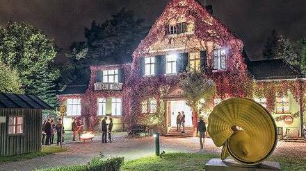 Raus aus der Stadt. Das Haus am Waldsee gehört zu den Biennale-Spielstätten.