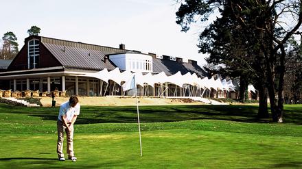 Abschlagsfrei. Das Green vor dem Klubhaus des Golfclubs Wannsee. Gegen elf ehemalige Vorstandsmitglieder und 37 Clubmitglieder wird zur Zeit ermittelt.