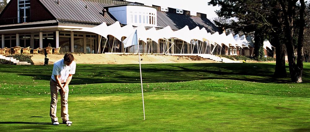 Abschlagsfrei. Das Green vor dem Klubhaus des Golfclubs Wannsee. Gegen elf ehemalige Vorstandsmitglieder und 37 Clubmitglieder wird zur Zeit ermittelt.