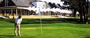 Abschlagsfrei. Das Green vor dem Klubhaus des Golfclubs Wannsee. Gegen elf ehemalige Vorstandsmitglieder und 37 Clubmitglieder wird zur Zeit ermittelt.