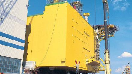 Noch in der Werft, aber bald auf hoher See: Nordic Yards baut für Siemens die Plattform Sylwin 1 in Wismar. Sie ist 83 Meter hoch. 