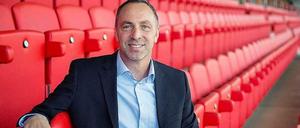 Norbert Düwel, 46, spielte als Amateur in der Bayernliga. Seine Trainerkarriere begann 2006 beim TSV Gräfelfing. Von 2010 bis 2013 war Düwel Co-Trainer bei Hannover 96. Seit Anfang Mai ist der gebürtige Bayer Cheftrainer beim 1. FC Union.