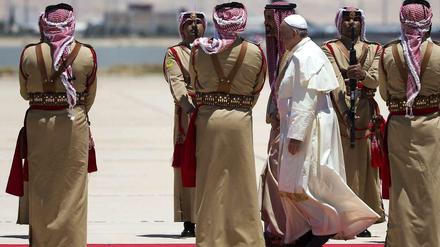 Papst Franziskus nach seiner Landung in Jordanien.