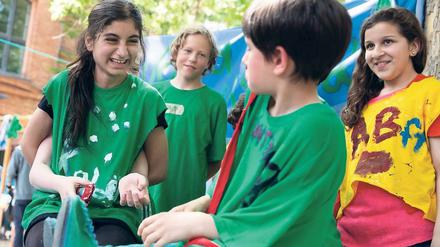 Bei den Grünen. Kinder der Kreuzberger Nürtingen-Schule präsentieren ihre erschaffenen Welten.