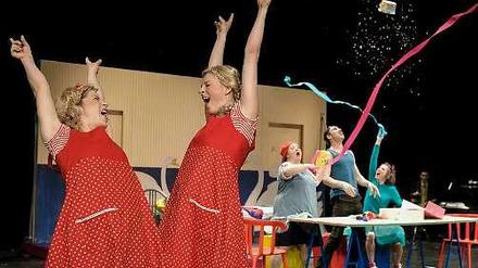 Szene aus dem "Doppelten Lottchen" im Atze Musiktheater.