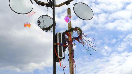 Vor dreizehn Monaten wurde die Neubebauung des Holzmarktgeländes auf einem Bürgerfest mit einem Windspiel eingeläutet. Geplant sind Wohnungen, Ateliers und Werkstätten für Künstler und Handwerker.