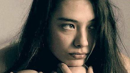 Neslihan Atagül spielt Zehra.