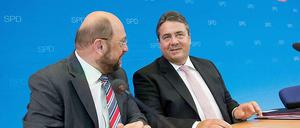 Sozialdemokraten Martin Schulz (links), Sigmar Gabriel am Montag nach der Europawahl