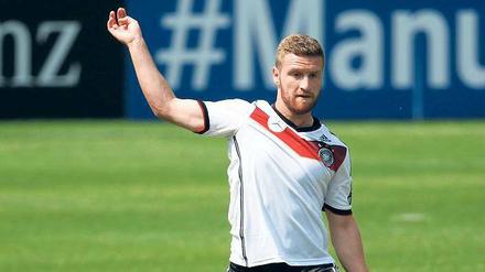 Mustafi ohne Wert? Der Verteidiger gilt für viele als erster Streichkandidat. Foto: dpa