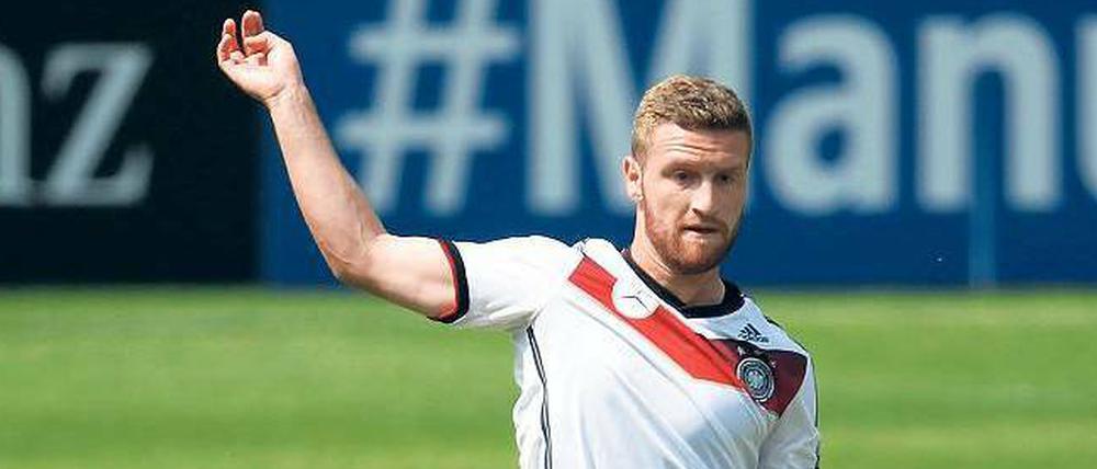 Mustafi ohne Wert? Der Verteidiger gilt für viele als erster Streichkandidat. Foto: dpa