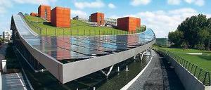 Grünes Dach. 2009 ließ die Solarfirma Solon das markante Gebäude mit Dachgarten in Adlershof errichten. Ende vergangenen Jahres meldete sie endgültig Insolvenz an.