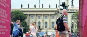 Abwartend. Noch sind viele Studieninteressierte unschlüssig, welches Fach sie belegen sollen. Das beobachten Studienberater der Berliner Unis.