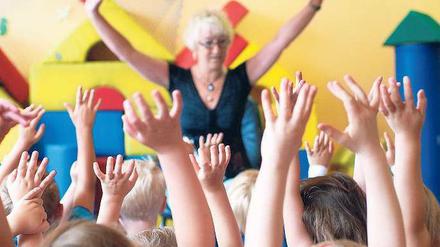 Erzieher an Schulen haben vielfältige Aufgaben und fordern Zeit für Vor- und Nachbereitung.