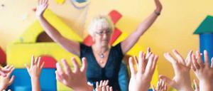 Erzieher an Schulen haben vielfältige Aufgaben und fordern Zeit für Vor- und Nachbereitung.