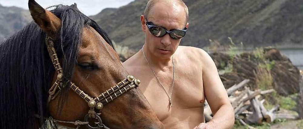 In Western-Manier präsentiert sich Wladimir Putin. In welcher Welt lebt er?