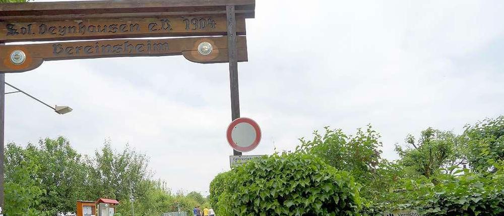 Lange Tradition. Wie das hölzerne Eingangsportal zeigt, gibt es die Kleingartenkolonie Oeynhausen seit 110 Jahren.
