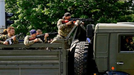 Prorussische Kämpfer in der ost-ukrainischen Stadt Donezk