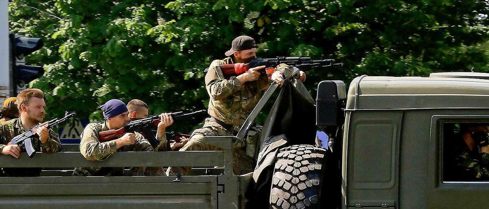 Prorussische Kämpfer in der ost-ukrainischen Stadt Donezk