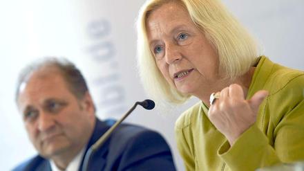 Fachkräfte gesucht. Bundesbildungsministerin Johanna Wanka (CDU) kündigte das Programm zusammen mit Handwerkspräsident Hans Peter Wollseifer in Berlin an. 