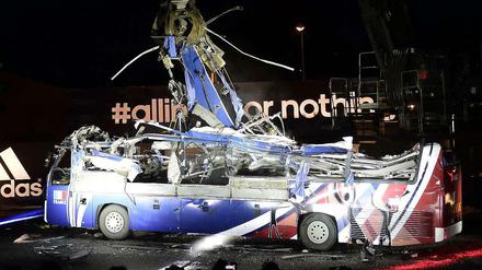 Alles oder nichts: Der Mannschaftsbus von 2010 muss weg.
