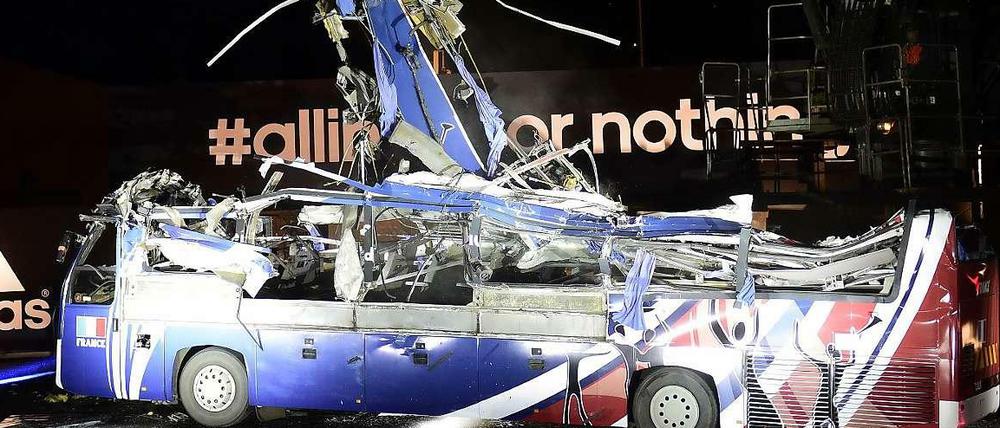 Alles oder nichts: Der Mannschaftsbus von 2010 muss weg.