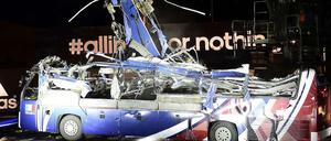 Alles oder nichts: Der Mannschaftsbus von 2010 muss weg.