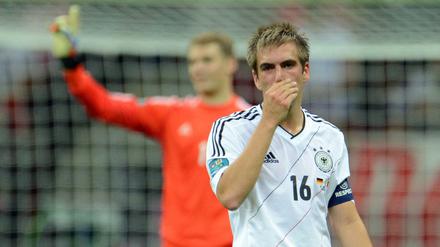 Fußball-Bundestrainer Joachim Löw muss vielleicht während des gesamten Trainingslagers in Südtirol auf Manuel Neuer und Philipp Lahm verzichten. 
