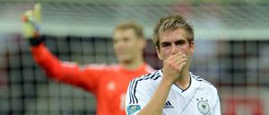 Fußball-Bundestrainer Joachim Löw muss vielleicht während des gesamten Trainingslagers in Südtirol auf Manuel Neuer und Philipp Lahm verzichten. 