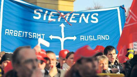 Angst um ihre Jobs haben viele Siemensianer schon seit Jahren. Der Konzern wird nicht zum ersten Mal umgebaut. Noch gilt eine Beschäftigungsgarantie. 